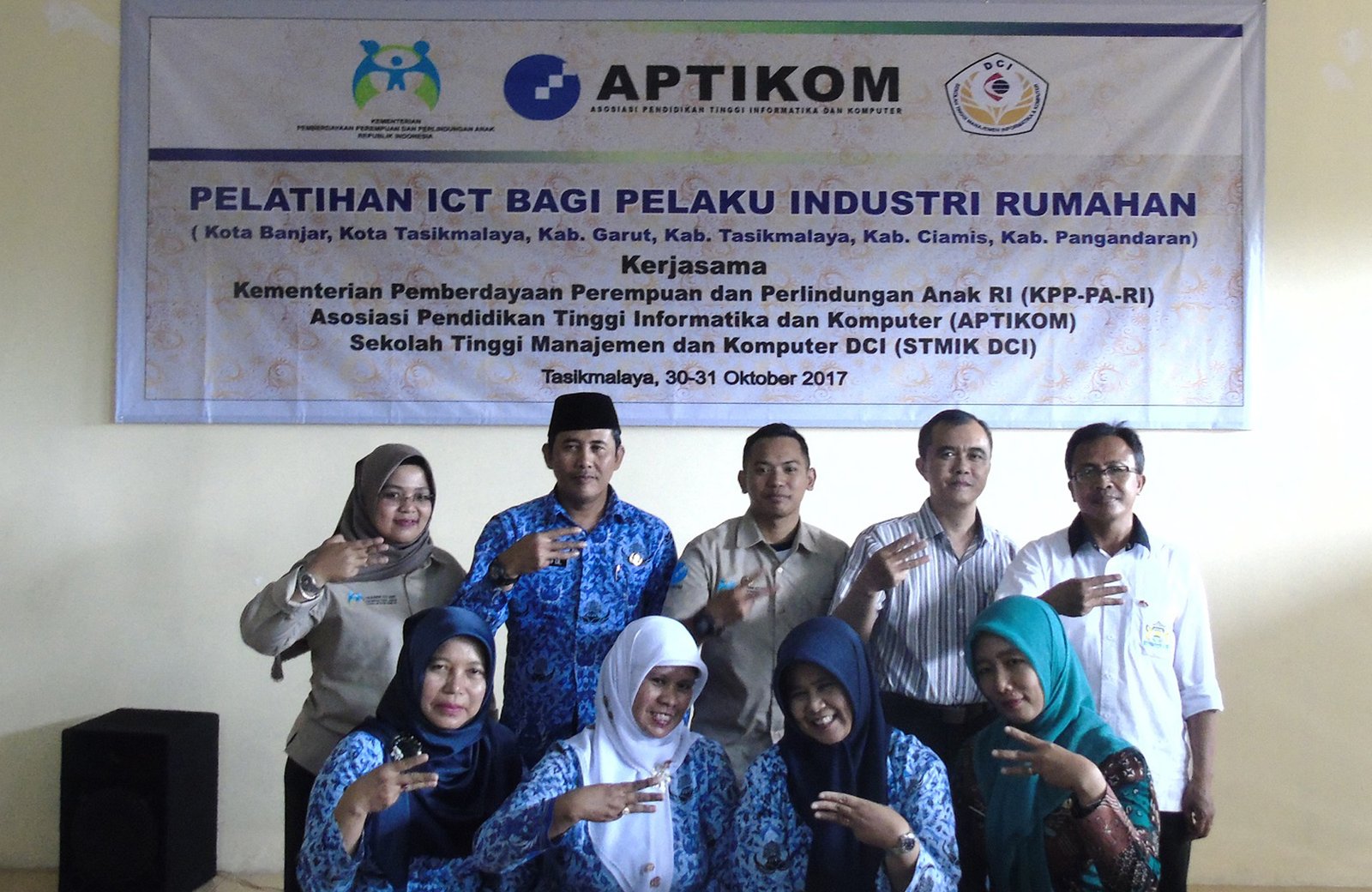 Pelatihan Pemanfaatan ICT untuk Industri Rumahan Kerjasama Kementrian PPA dan Aptikom